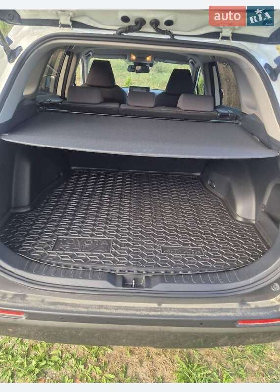 Позашляховик / Кросовер Toyota RAV4 2021 в Чернівцях фото 6 Позашляховик / Кросовер Toyota RAV4 2021 в Чернівцях