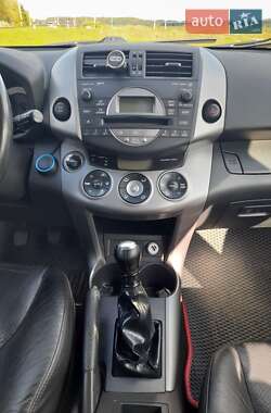 Внедорожник / Кроссовер Toyota RAV4 2005 в 