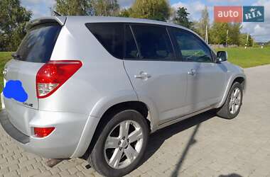 Внедорожник / Кроссовер Toyota RAV4 2005 в 