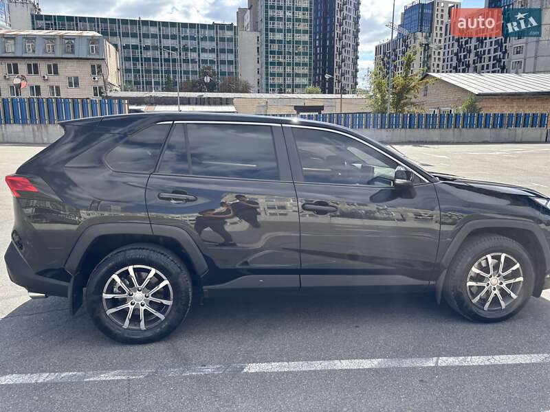 Внедорожник / Кроссовер Toyota RAV4 2020 в Киеве фото 6 Внедорожник / Кроссовер Toyota RAV4 2020 в Киеве
