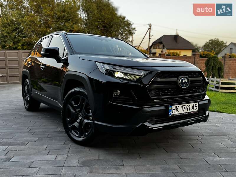 Позашляховик / Кросовер Toyota RAV4 2024 в Рівному