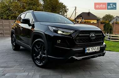 Внедорожник / Кроссовер Toyota RAV4 2024 в 