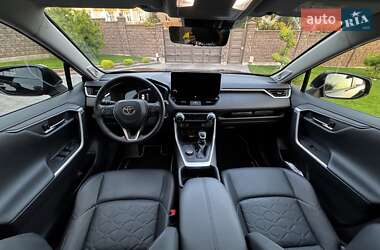 Внедорожник / Кроссовер Toyota RAV4 2024 в 