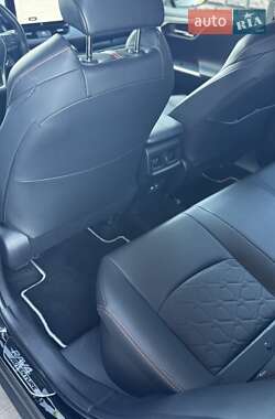 Внедорожник / Кроссовер Toyota RAV4 2024 в 