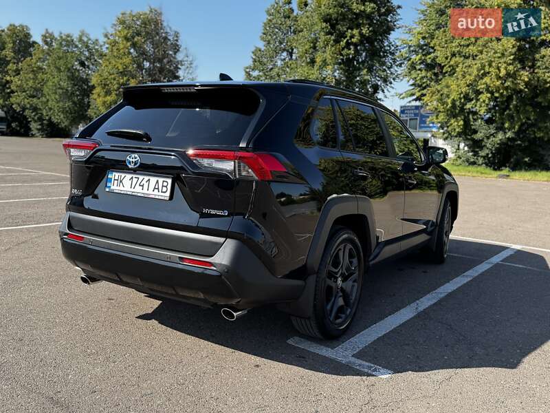 Позашляховик / Кросовер Toyota RAV4 2024 в Рівному