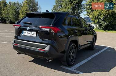 Внедорожник / Кроссовер Toyota RAV4 2024 в 