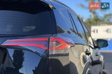 Внедорожник / Кроссовер Toyota RAV4 2017 в 