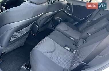 Внедорожник / Кроссовер Toyota RAV4 2011 в 