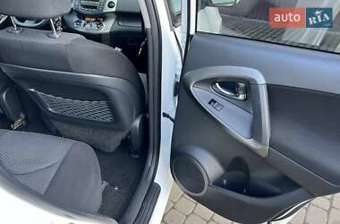 Внедорожник / Кроссовер Toyota RAV4 2011 в 