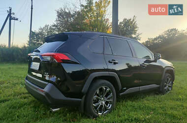 Внедорожник / Кроссовер Toyota RAV4 2023 в 