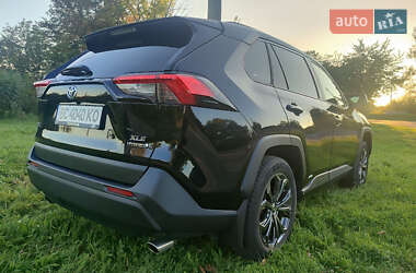 Внедорожник / Кроссовер Toyota RAV4 2023 в 