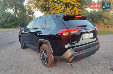 Внедорожник / Кроссовер Toyota RAV4 2023 в 