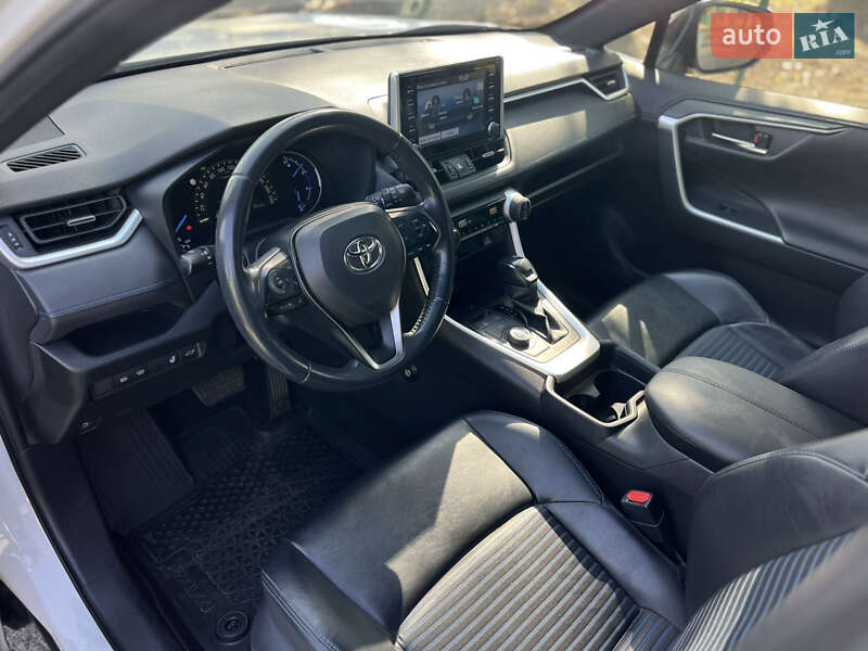 Позашляховик / Кросовер Toyota RAV4 2019 в Умані фото 10 Позашляховик / Кросовер Toyota RAV4 2019 в Умані