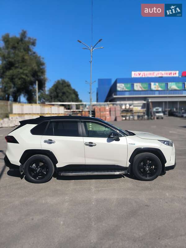 Позашляховик / Кросовер Toyota RAV4 2019 в Дніпрі