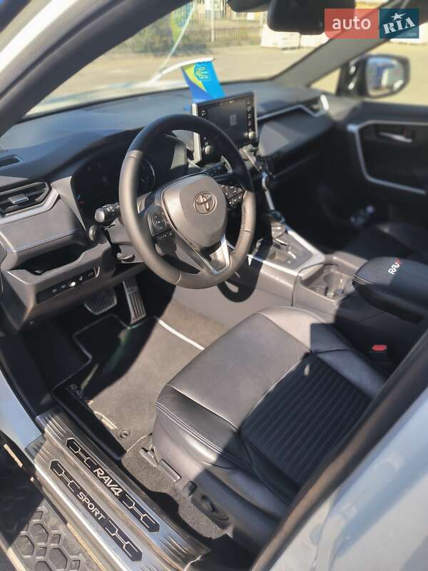 Позашляховик / Кросовер Toyota RAV4 2019 в Дніпрі