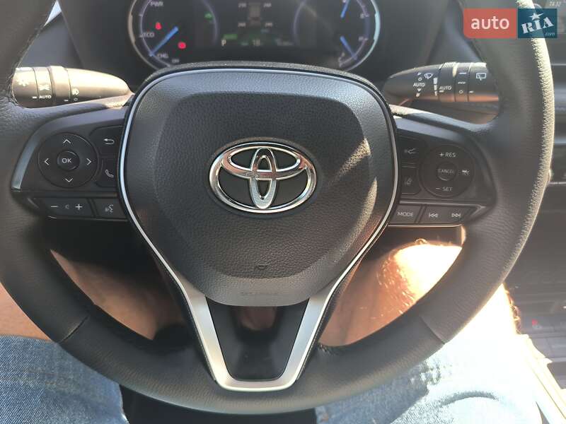 Позашляховик / Кросовер Toyota RAV4 2019 в Дніпрі