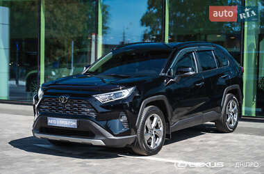 Внедорожник / Кроссовер Toyota RAV4 2019 в 