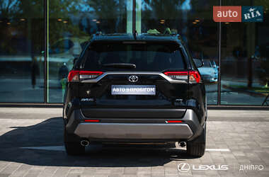 Внедорожник / Кроссовер Toyota RAV4 2019 в 