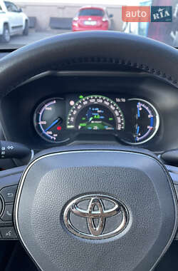 Внедорожник / Кроссовер Toyota RAV4 2021 в Киеве