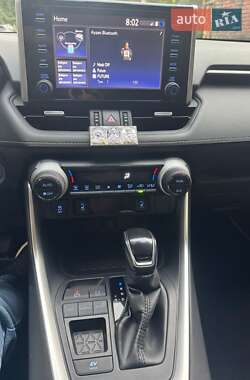 Внедорожник / Кроссовер Toyota RAV4 2019 в 