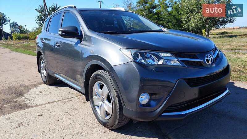 Внедорожник / Кроссовер Toyota RAV4 2015 в 