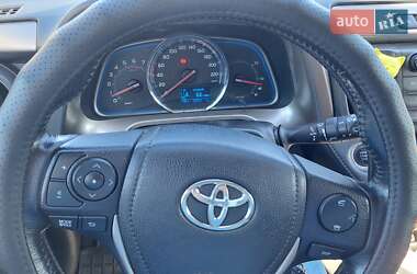 Внедорожник / Кроссовер Toyota RAV4 2015 в 
