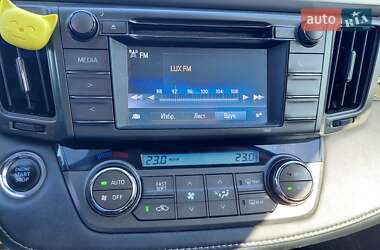 Внедорожник / Кроссовер Toyota RAV4 2015 в 
