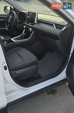 Внедорожник / Кроссовер Toyota RAV4 2020 в 