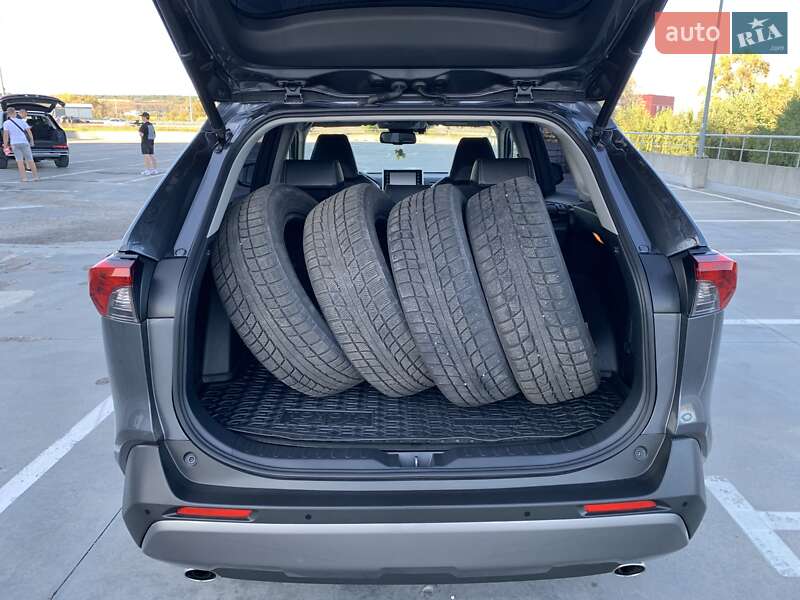 Позашляховик / Кросовер Toyota RAV4 2018 в Києві
