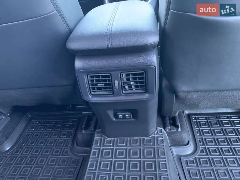 Позашляховик / Кросовер Toyota RAV4 2018 в Києві