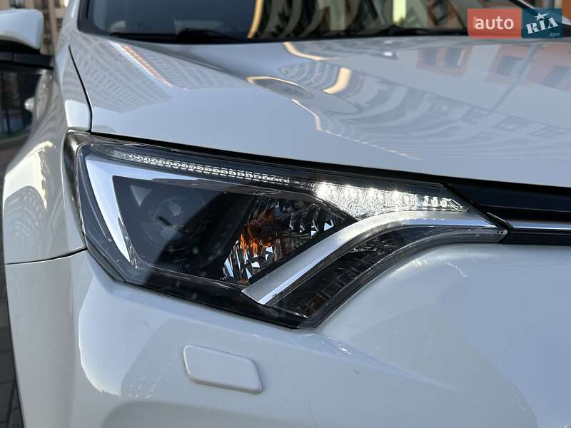 Внедорожник / Кроссовер Toyota RAV4 2017 в Киеве