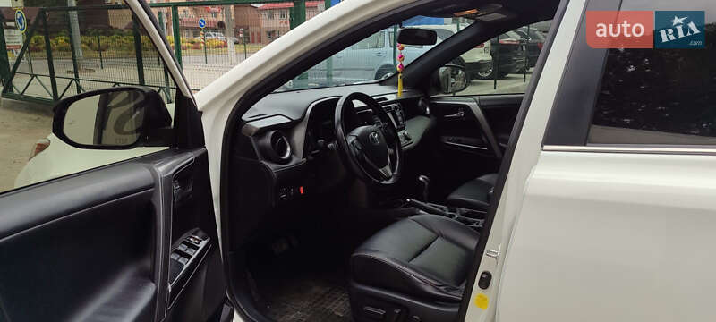 Внедорожник / Кроссовер Toyota RAV4 2015 в Виннице