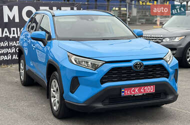 Внедорожник / Кроссовер Toyota RAV4 2019 в 