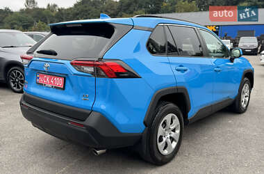 Внедорожник / Кроссовер Toyota RAV4 2019 в 