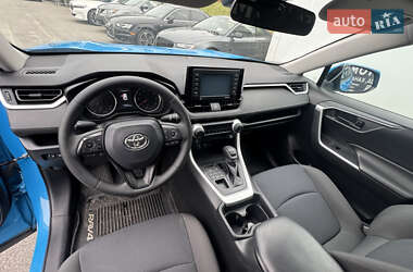 Внедорожник / Кроссовер Toyota RAV4 2019 в 