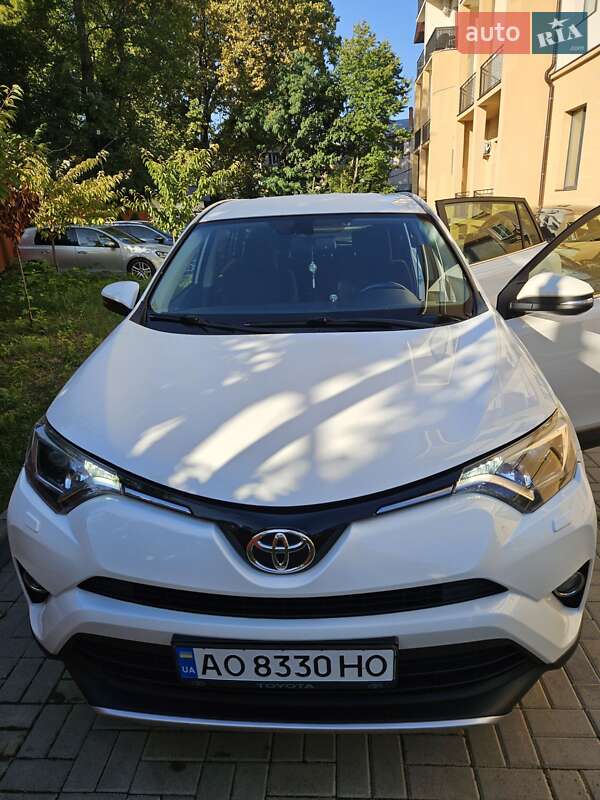 Внедорожник / Кроссовер Toyota RAV4 2016 в Мукачево