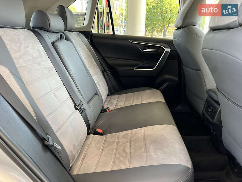 Внедорожник / Кроссовер Toyota RAV4 2021 в Николаеве