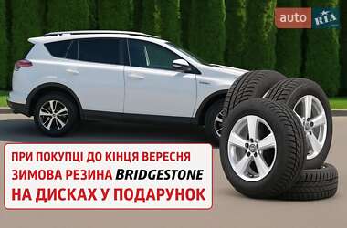 Внедорожник / Кроссовер Toyota RAV4 2018 в 