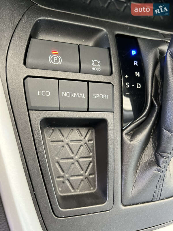 Внедорожник / Кроссовер Toyota RAV4 2021 в Николаеве