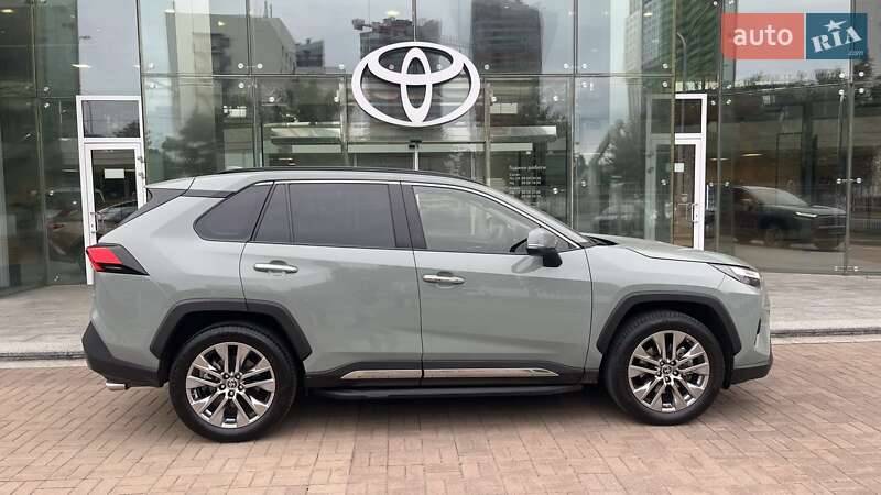 Позашляховик / Кросовер Toyota RAV4 2023 в Києві