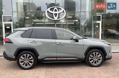 Позашляховик / Кросовер Toyota RAV4 2023 в  фото 16 Позашляховик / Кросовер Toyota RAV4 2023 в