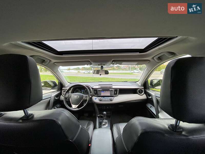 Внедорожник / Кроссовер Toyota RAV4 2016 в Виннице