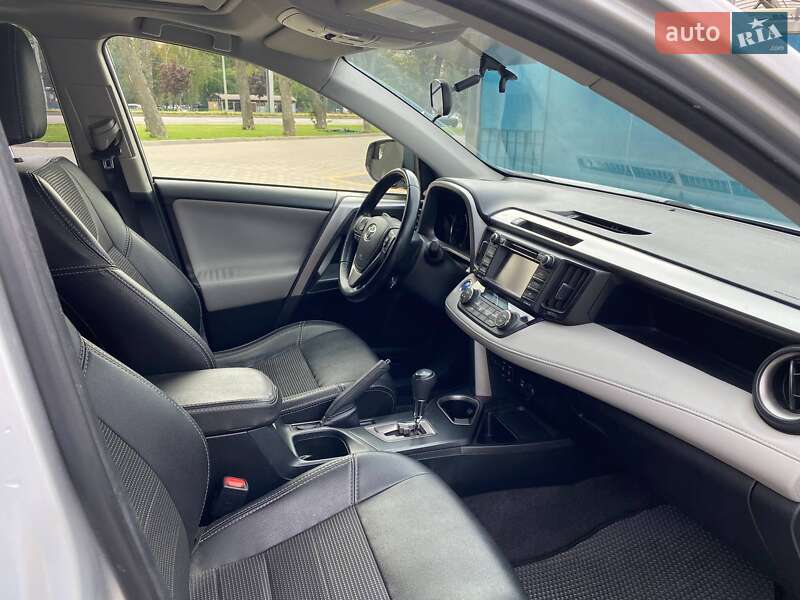 Внедорожник / Кроссовер Toyota RAV4 2016 в Виннице