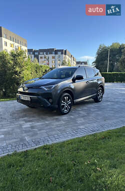 Позашляховик / Кросовер Toyota RAV4 2016 в Києві