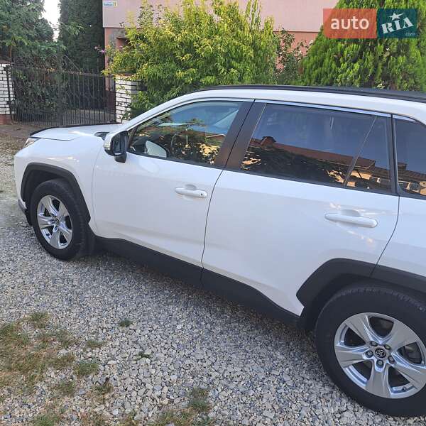 Внедорожник / Кроссовер Toyota RAV4 2019 в Ивано-Франковске