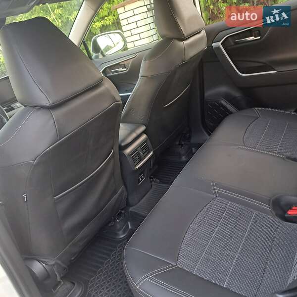 Внедорожник / Кроссовер Toyota RAV4 2019 в Ивано-Франковске