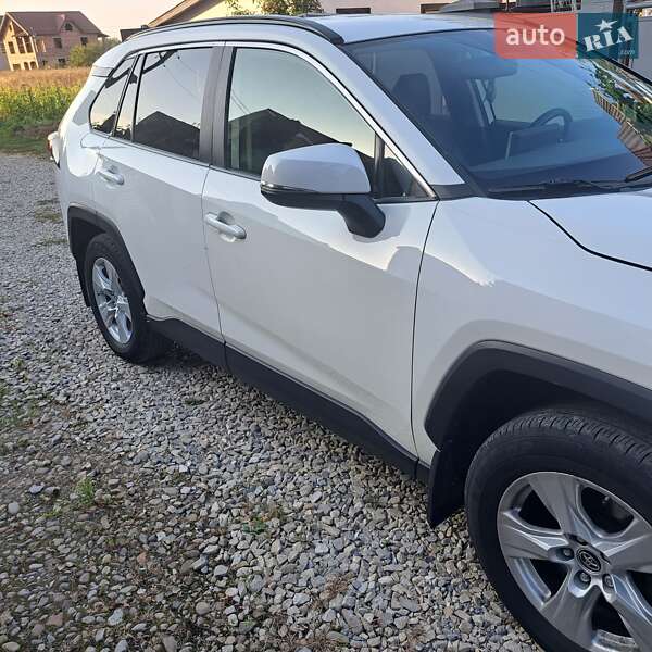 Внедорожник / Кроссовер Toyota RAV4 2019 в Ивано-Франковске