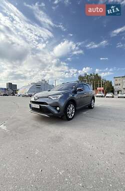 Внедорожник / Кроссовер Toyota RAV4 2017 в 