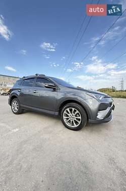 Внедорожник / Кроссовер Toyota RAV4 2017 в 