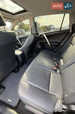 Внедорожник / Кроссовер Toyota RAV4 2017 в 